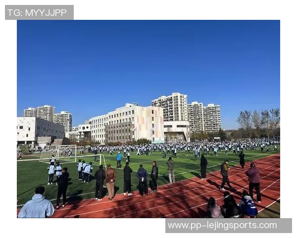 足球特色学校的创新发展与培养学生综合素质的实践探索